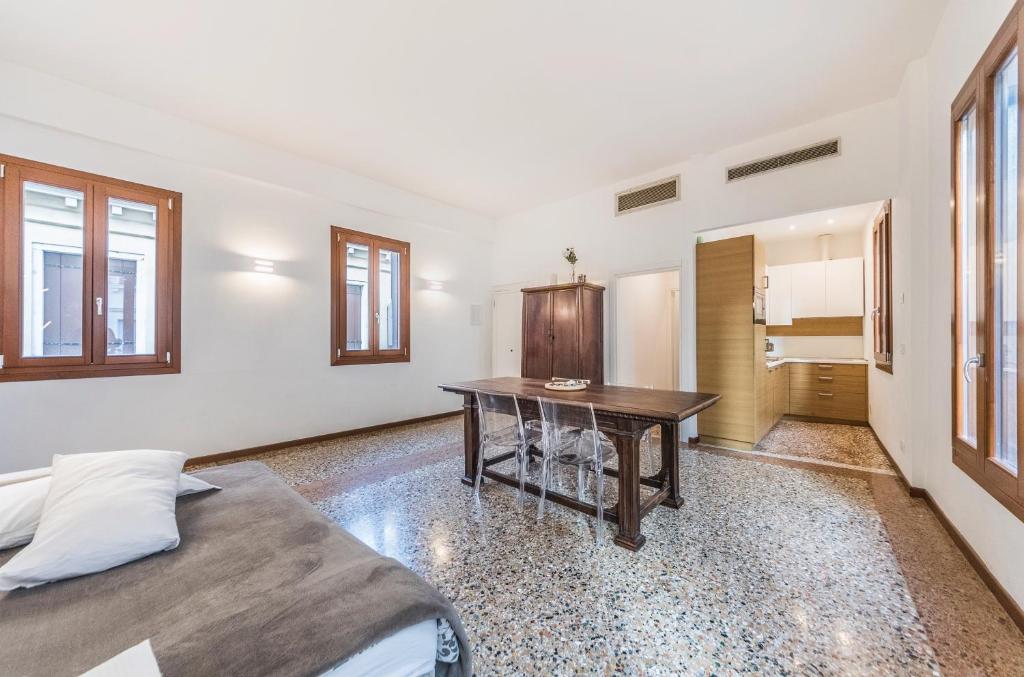 Ca' d'Oro suite photo 2