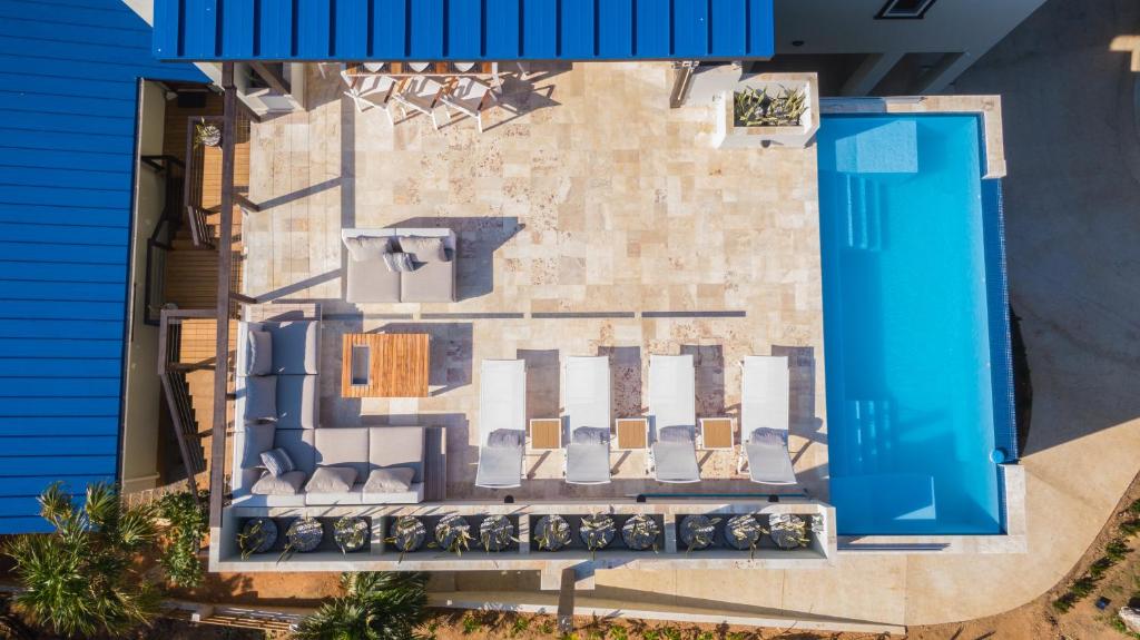 Villa Topaz Above West Bay with 360 Degree Views! photo 1