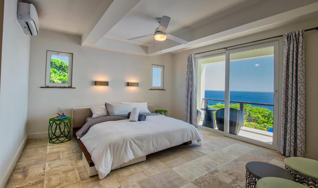 Villa Topaz Above West Bay with 360 Degree Views! photo 3
