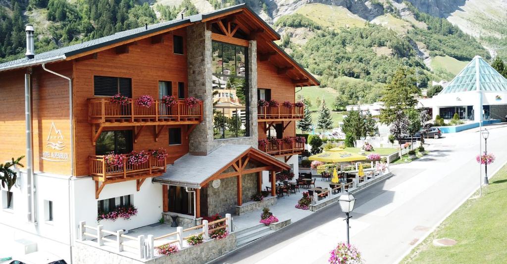 Hotel Alpenblick-Leukerbad-Therme photo 1