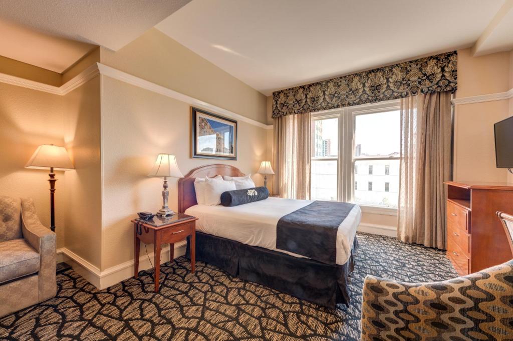 Сьюит (Полулюкс), Gaslamp Plaza Suites
