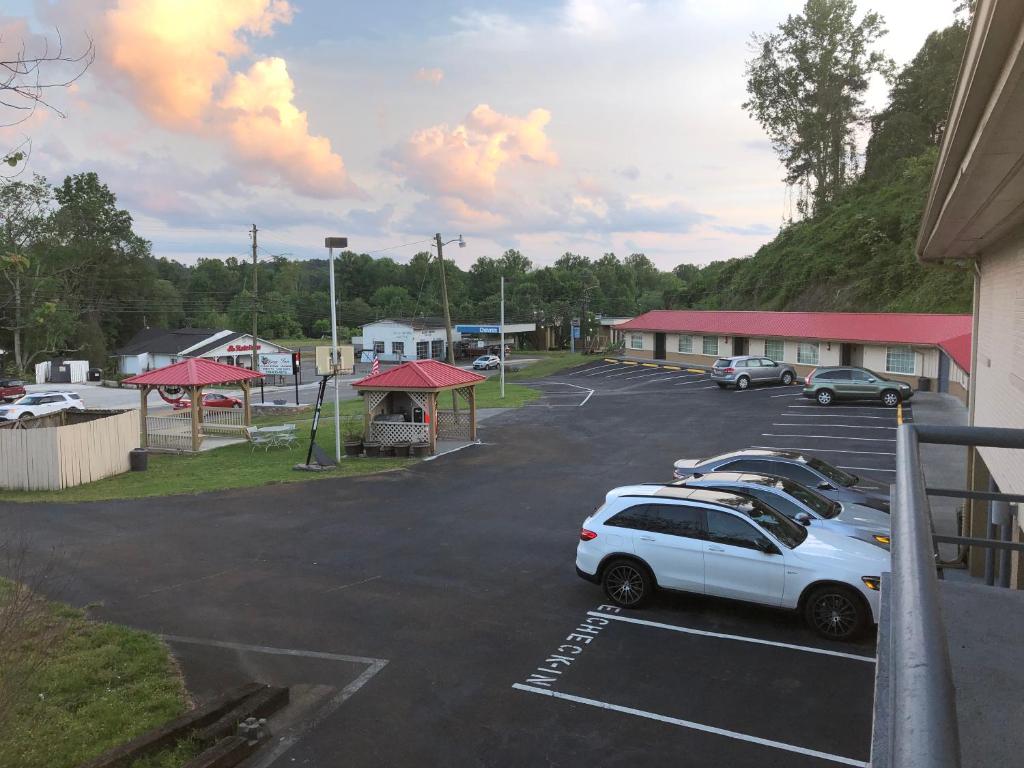 Ellijay Inn - Downtown Ellijay photo 2