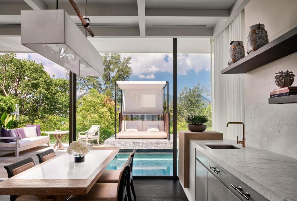 Трехместный (Полулюкс с видом на океан), Rosewood Phuket