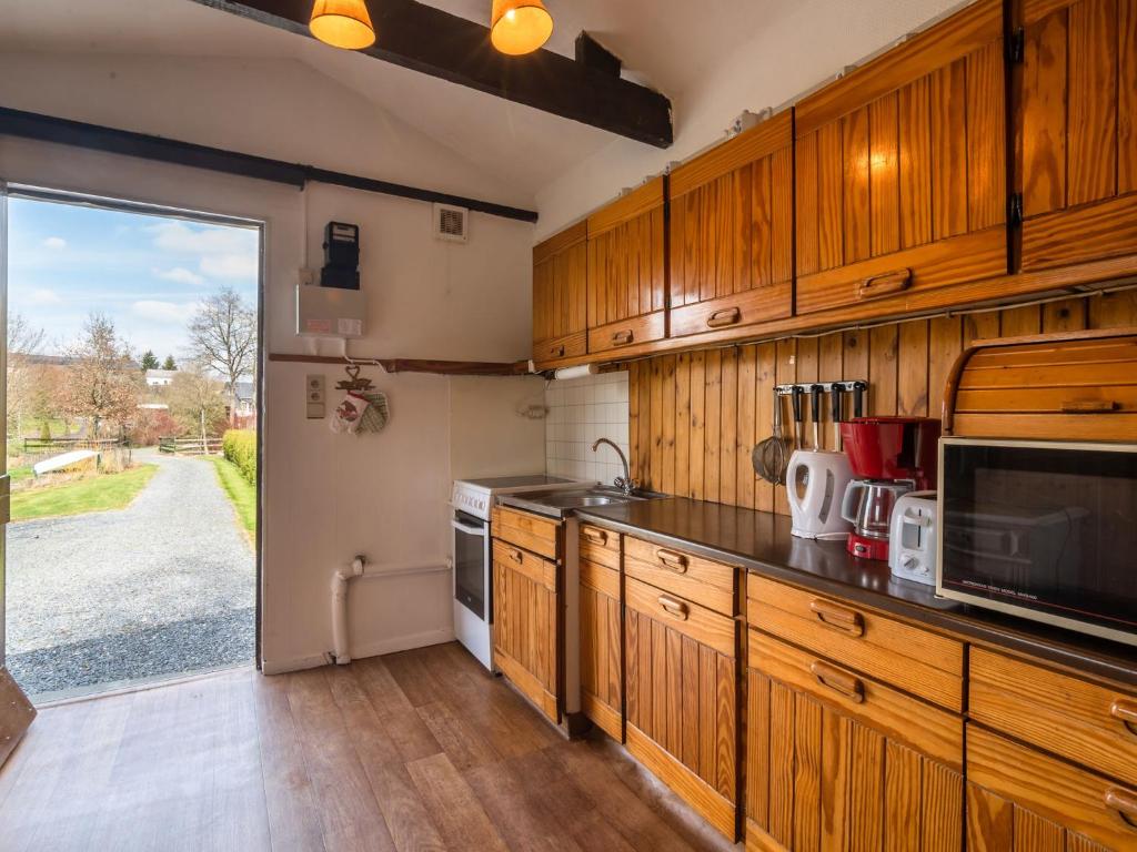Splendid Chalet in Gouvy with Fenced Garden photo 4