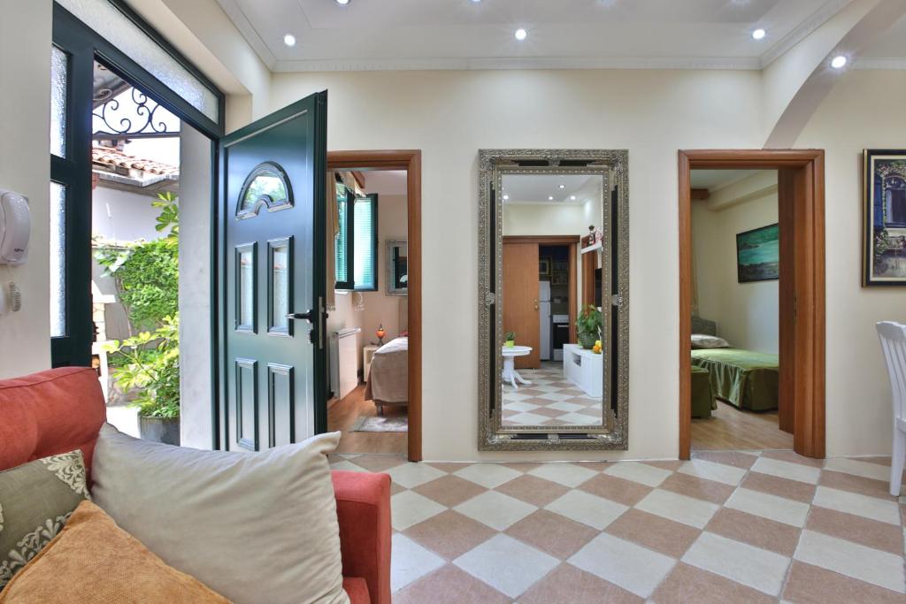 Apartments Holiday Lux photo 4