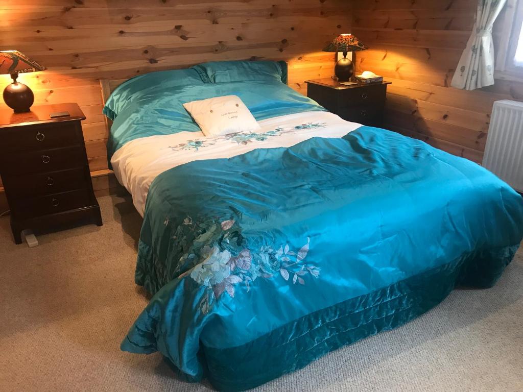 Cabin Hideaways - Tap to explore photos