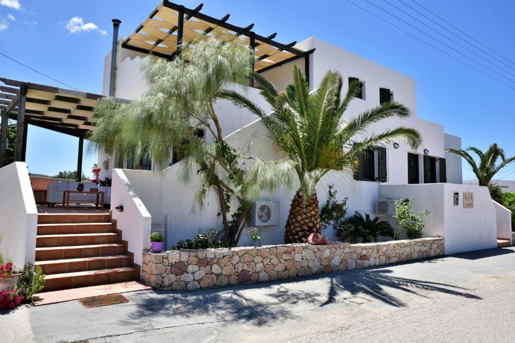 Avra Milos photo 2