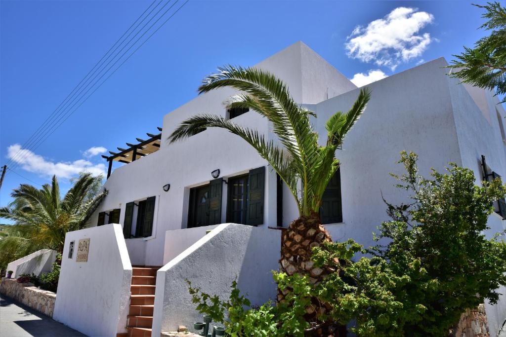 Avra Milos photo 1