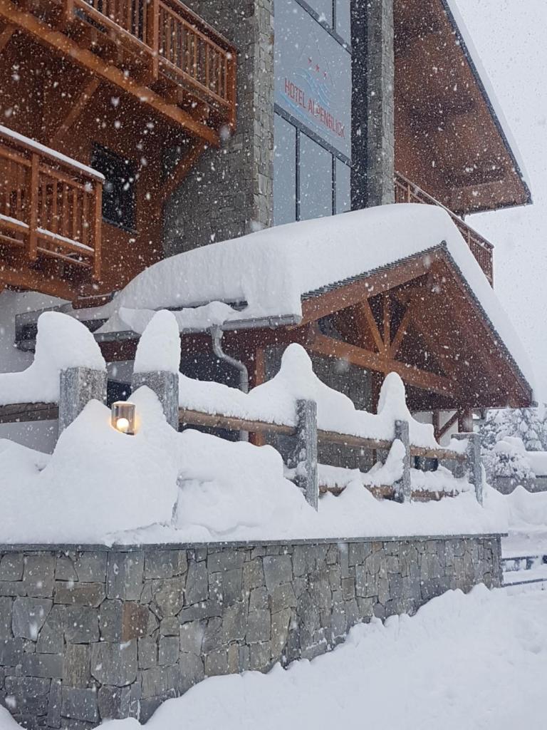 Hotel Alpenblick-Leukerbad-Therme photo 3