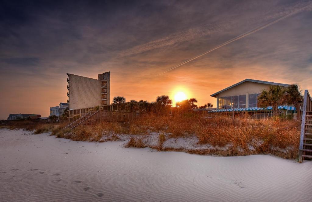 Oceanfront Litchfield Inn photo 3