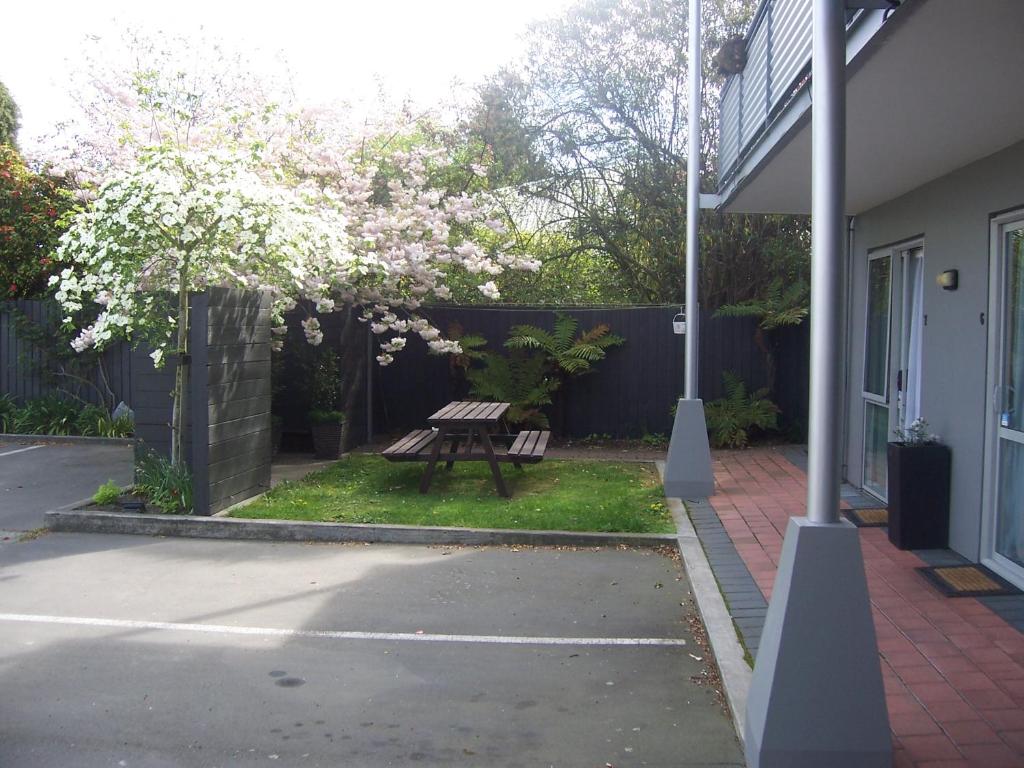 306 Motel Apartments photo 4