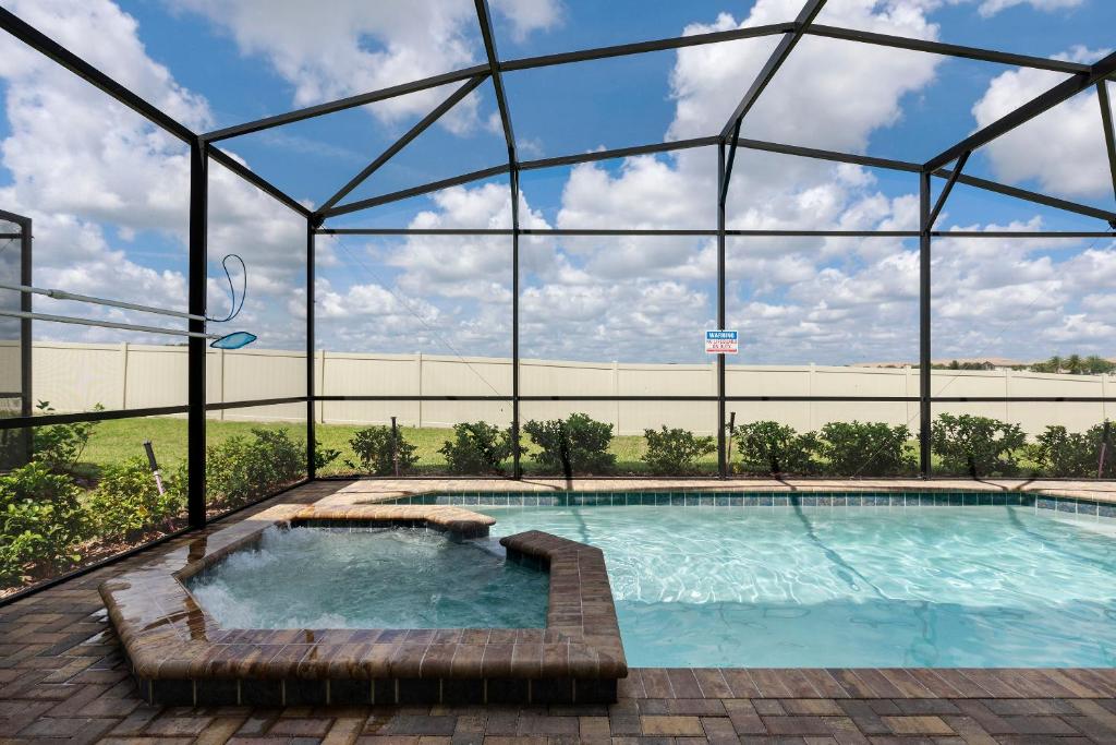 Luxury 6BR Villa in Windsor at Westside Resort photo 3