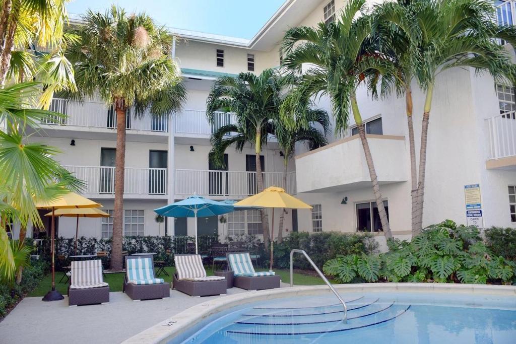 Suites at Coral Resorts image
