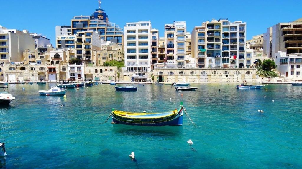Modern 2 Bedroom Apartment in St Julians - Tap to explore photos