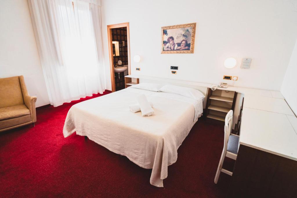 Grand Hotel Milano - Tap to explore photos