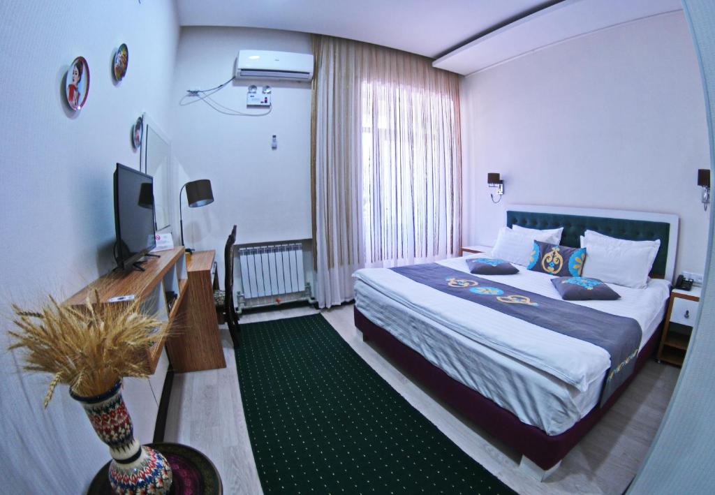Двухместный (Номер с кроватью размера «king-size» и балконом), Гостевой дом Rohat Hotel