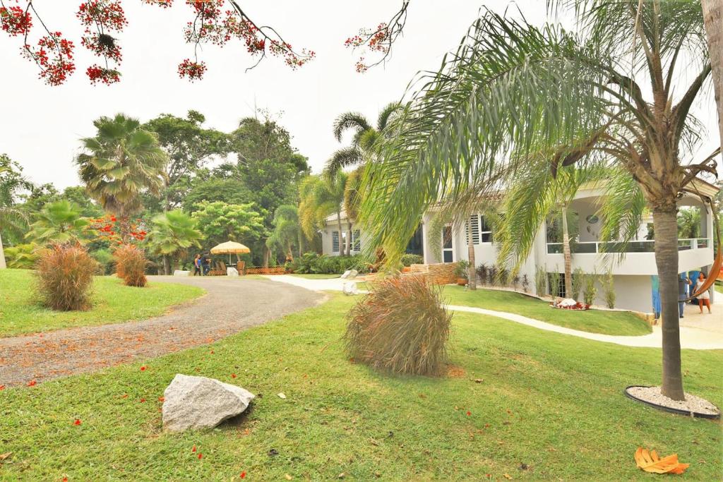 Isabela Villa Bonita - Vacation & Event Venue Sleeps 50! photo 1