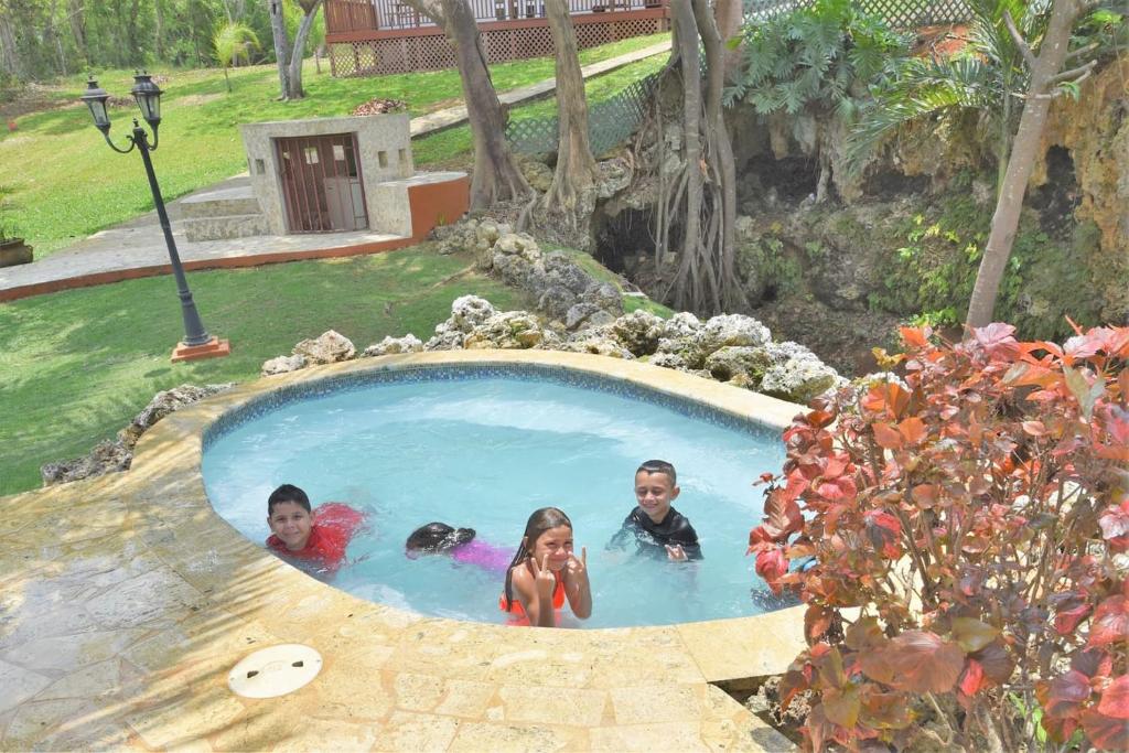 Isabela Villa Bonita - Vacation & Event Venue Sleeps 50! photo 4