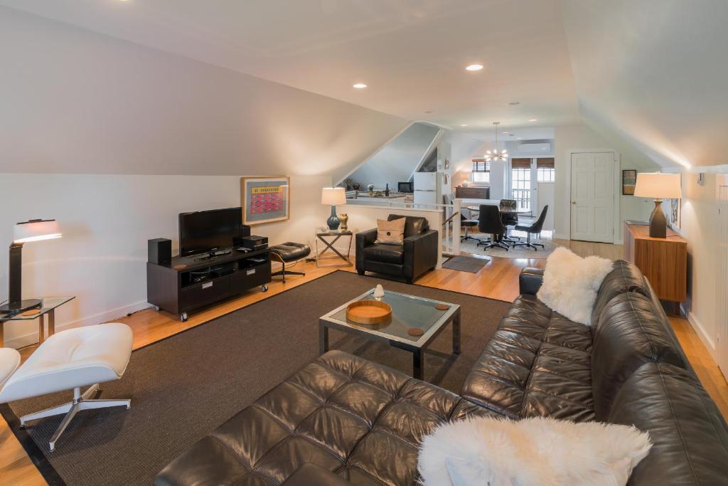 The Carriage House Loft photo 2