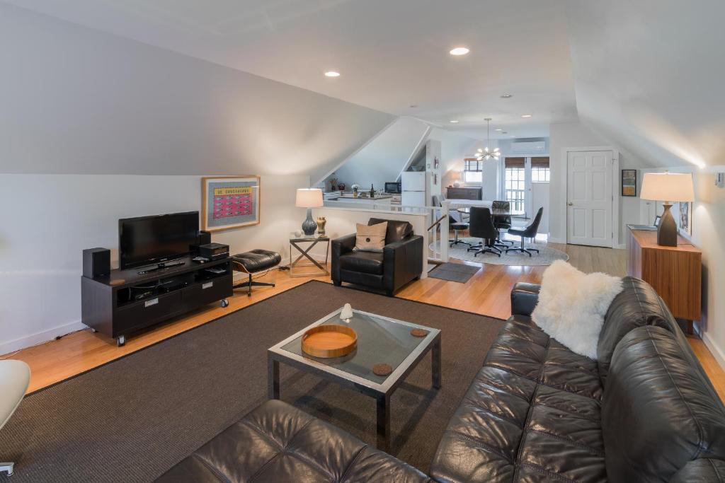 The Carriage House Loft photo 4