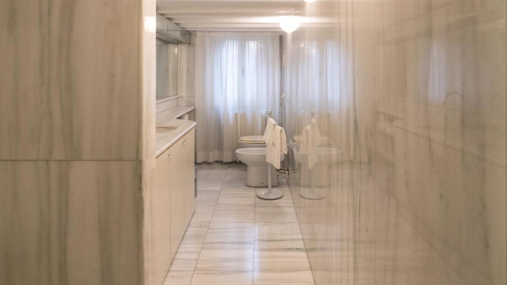 Luxury balcony apartment photo 4