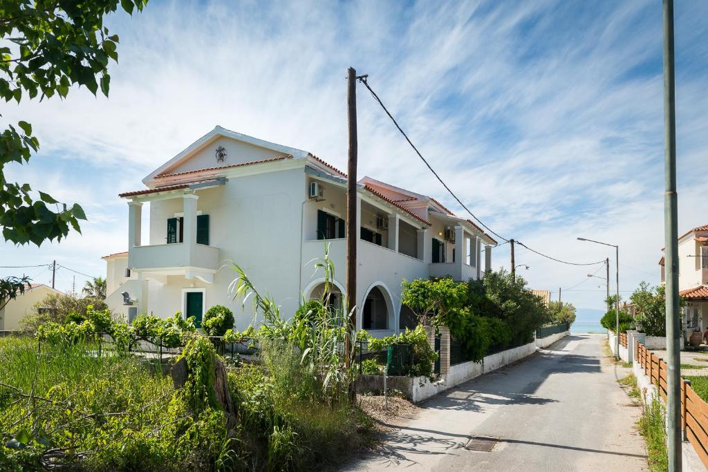 Marias Seaside Apartments photo 4