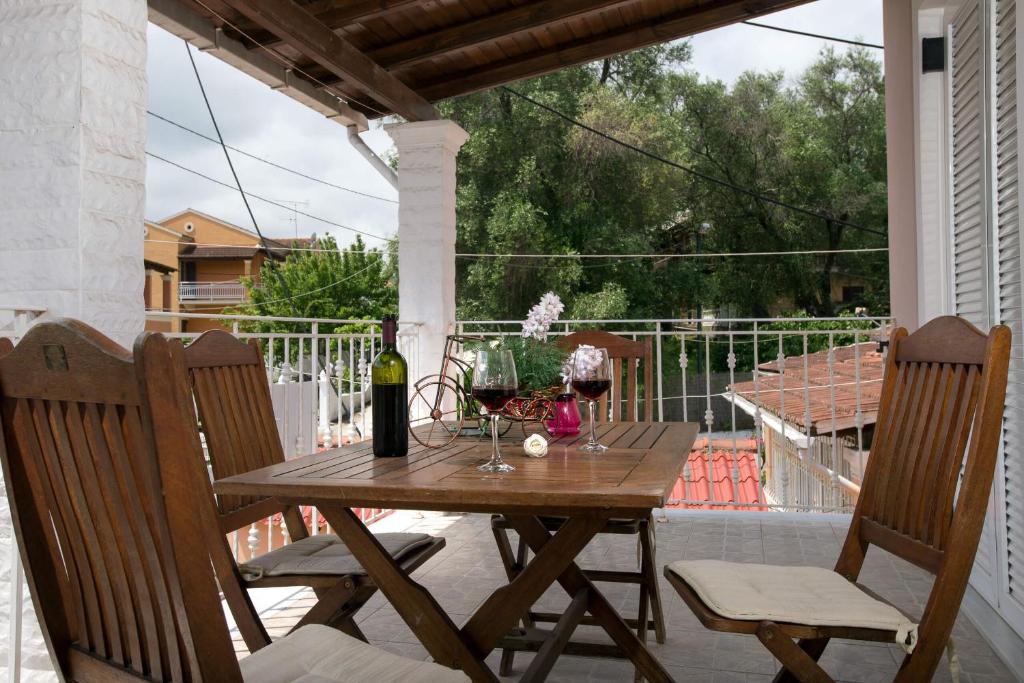 Апартаменты (Апартаменты с балконом), Georgia's Corfu Apartment