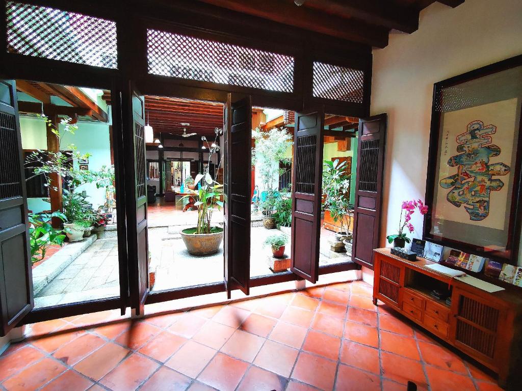 East Indies Mansion photo 1
