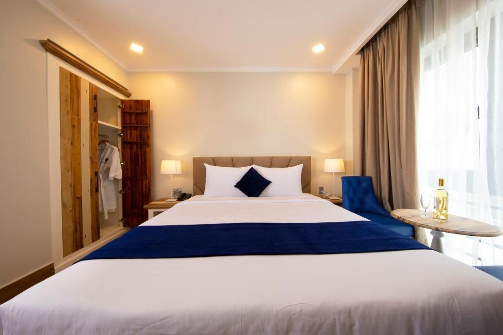 Двухместный (Улучшенный двухместный номер с 1 кроватью), Sabina Hotel