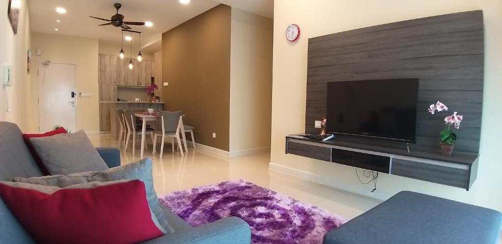 Southville Stay 2 @ Savanna Executive Suite photo 2