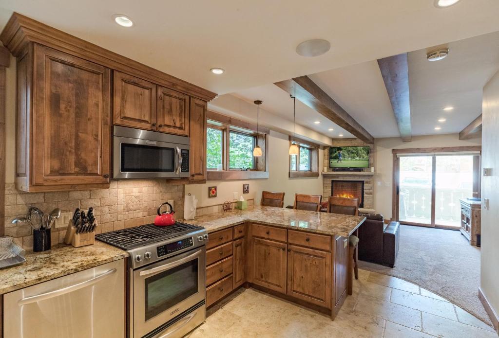 Villa Cortina Superior 1 Bedroom Vail Village by Vail Realty image