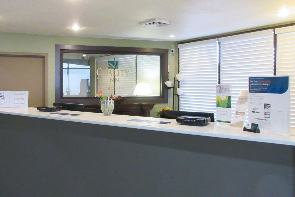 Quality Inn Longmont image