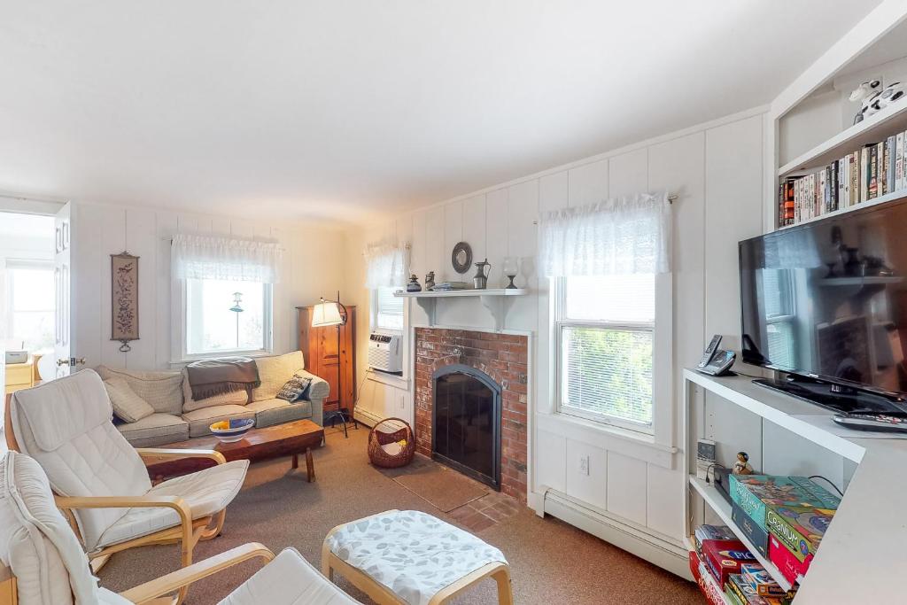 2 Bed 1 Bath Vacation home in Eastham photo 4