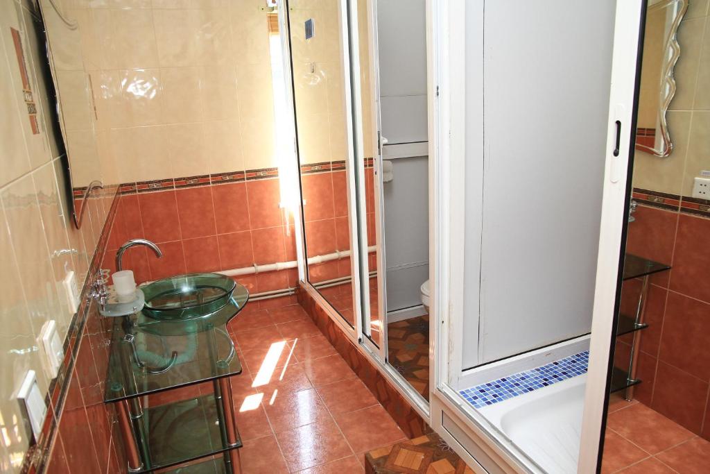 Номер (Кровать в общем 6-местном номере), Yellow Hostel Dushanbe