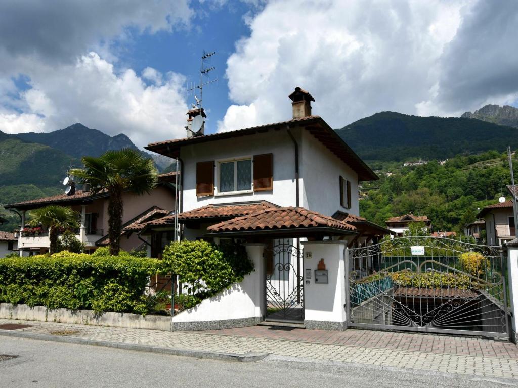 Flat with terrace near the lake