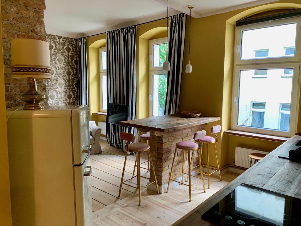 Апартаменты (Улучшенные апартаменты с 1 спальней и балконом), Brilliant Apartments