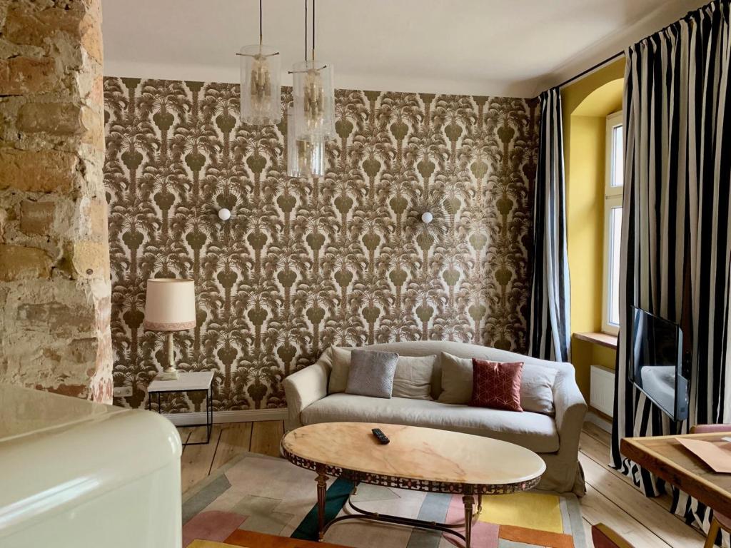Апартаменты (Улучшенные апартаменты с 1 спальней и балконом), Brilliant Apartments
