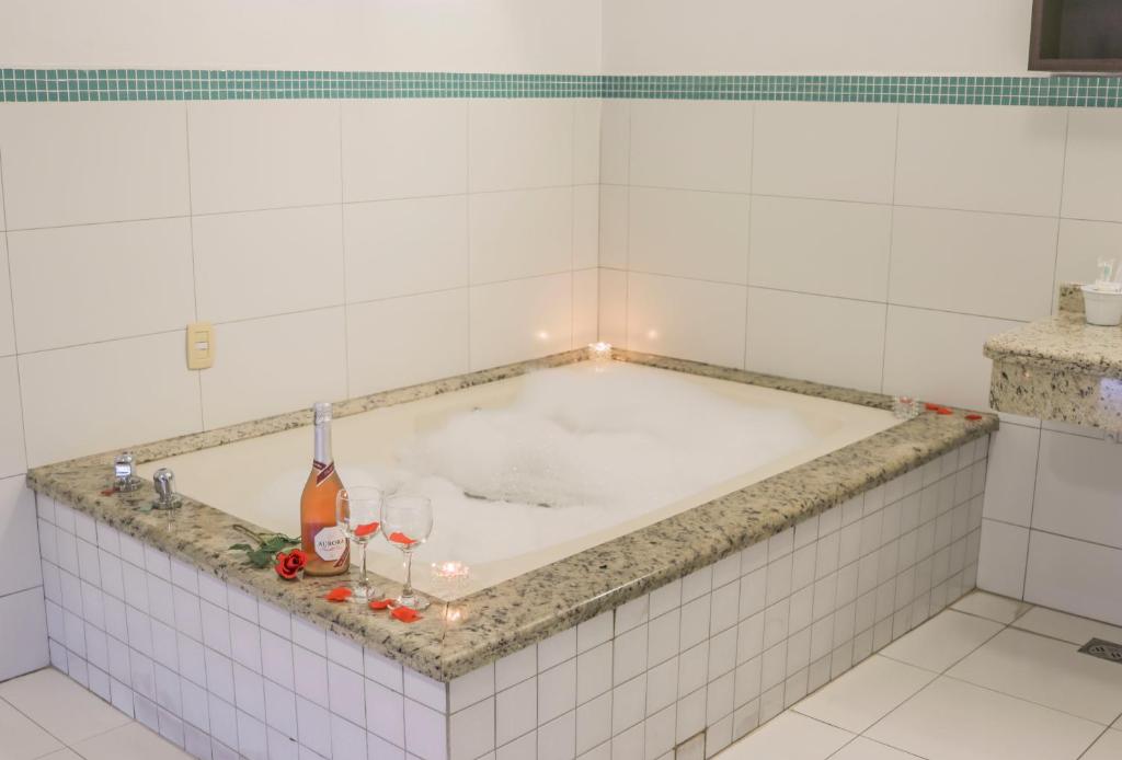 MOTEL SHAMPOO (Adult Only) photo 4