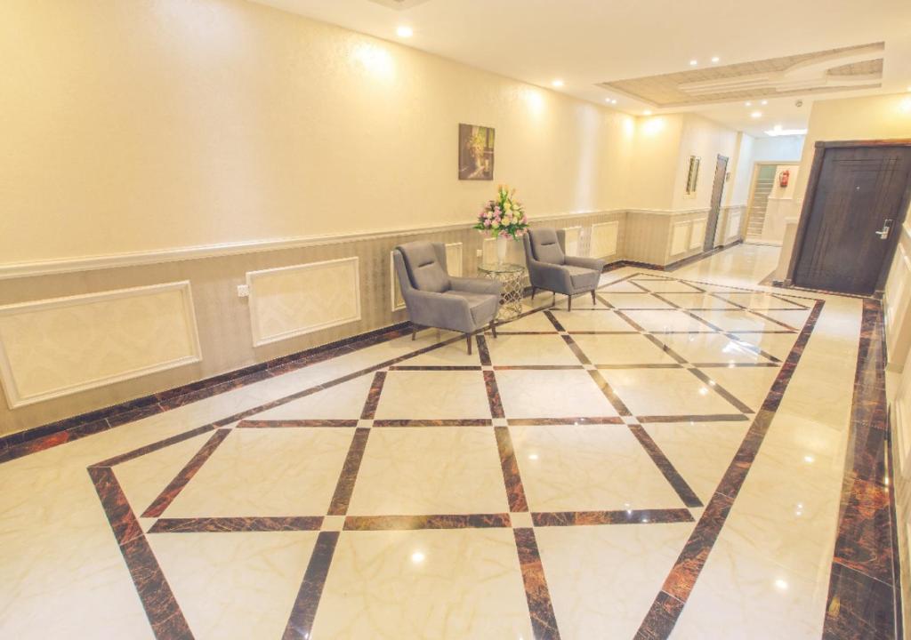 Four Seasons Suites photo 4