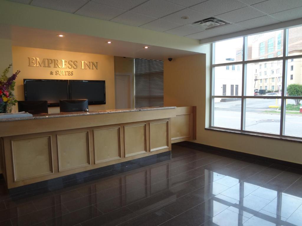 Empress Inn and Suites by the Falls photo 1