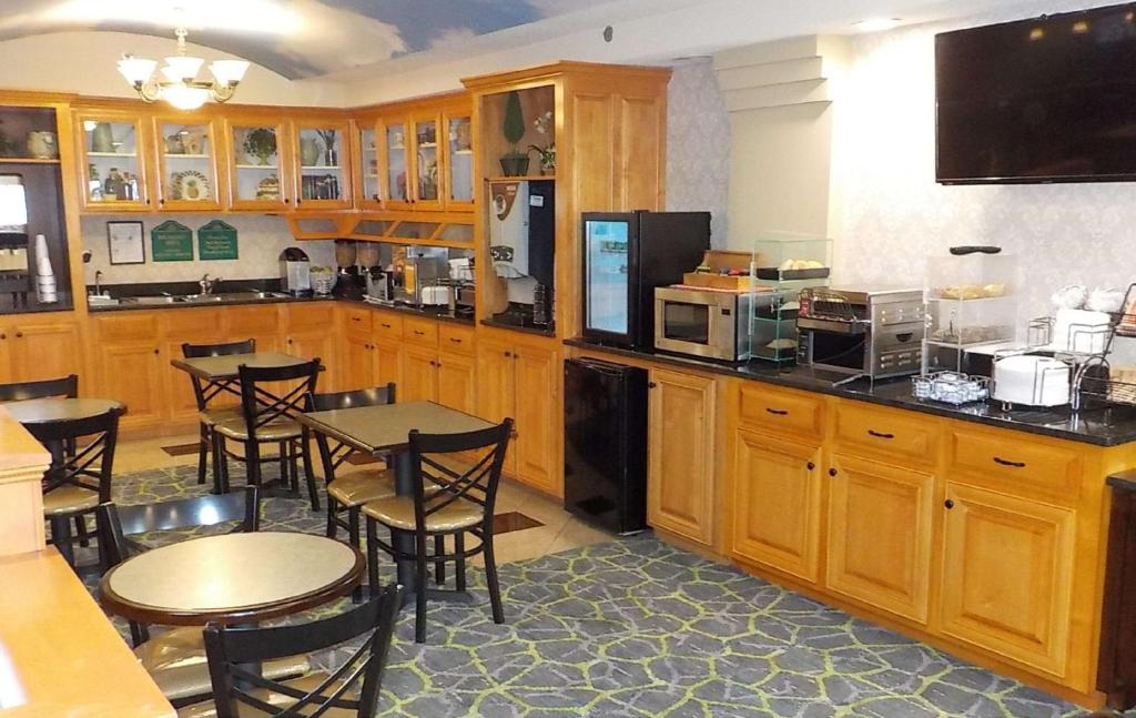 SureStay Plus Hotel by Best Western Warner Robins AFB photo 4