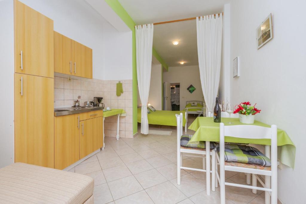 Studio Apartments Romina photo 1