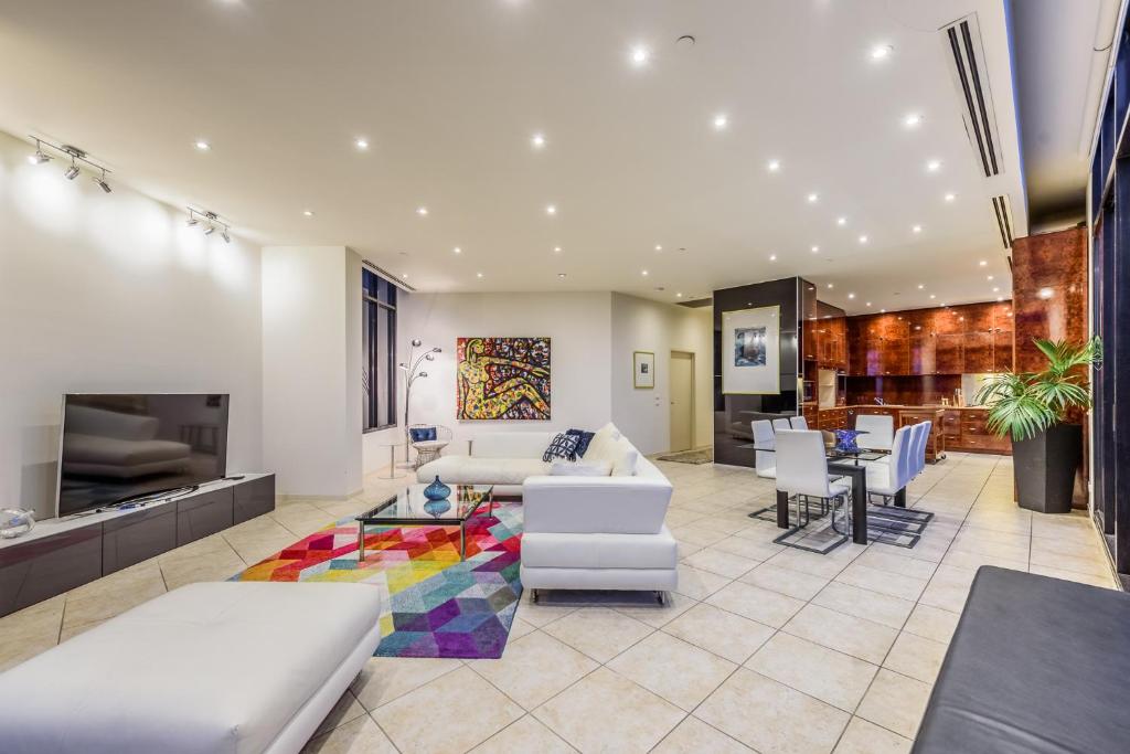 Exclusive Stays - Gallery Penthouse photo 4