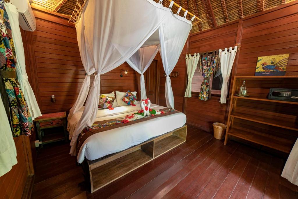 Ceningan Resort - Tap to explore photos