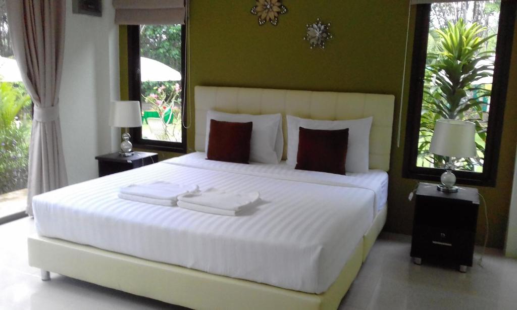 Phuket Sirinapha Resort photo 1
