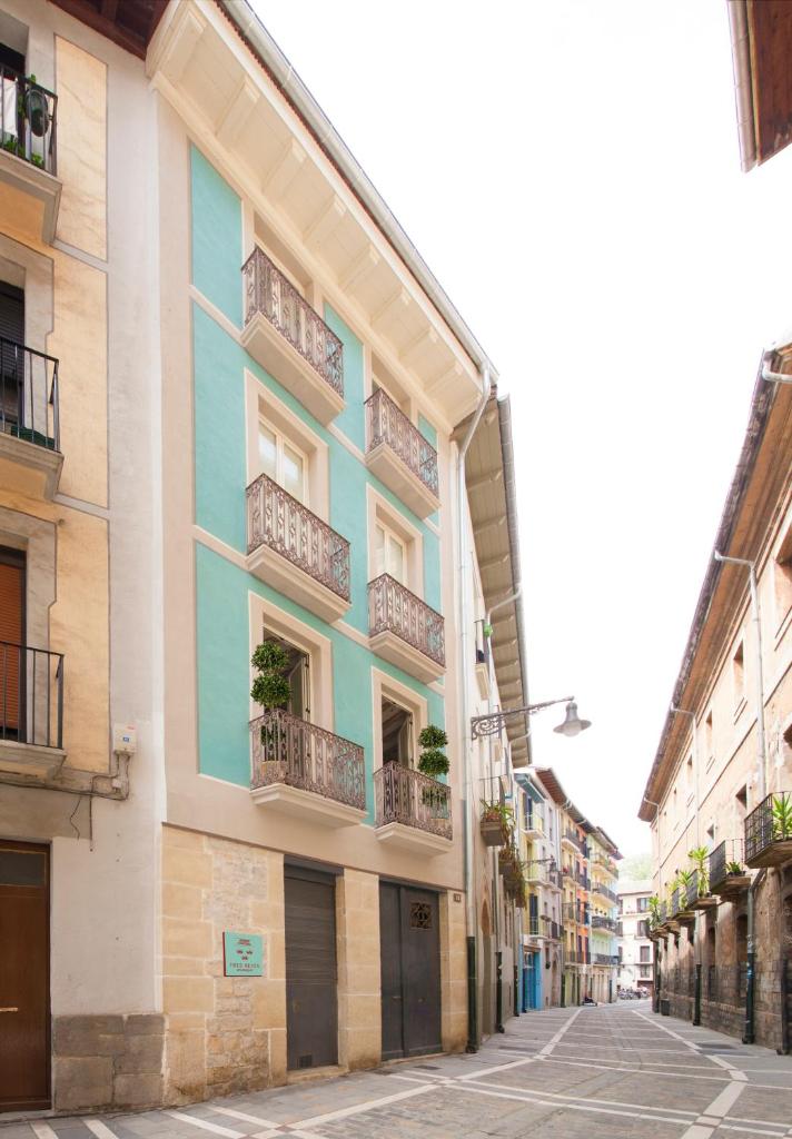 Antique Pamplona Tres Reyes Apartments photo 1