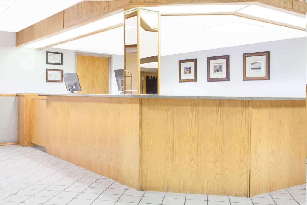 Super 8 by Wyndham Kenora photo 2