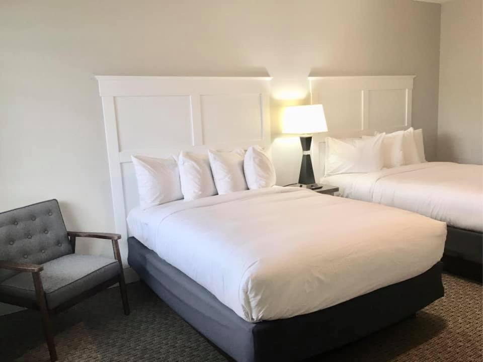 Empire Lakeshore Inn photo 1