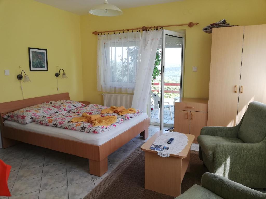Апартаменты (Апартаменты с террасой или балконом (для 2 взрослых)), Flora Villa Apartments with terrace