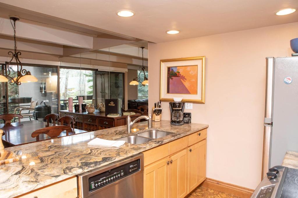 111 Vail International Condo photo 1